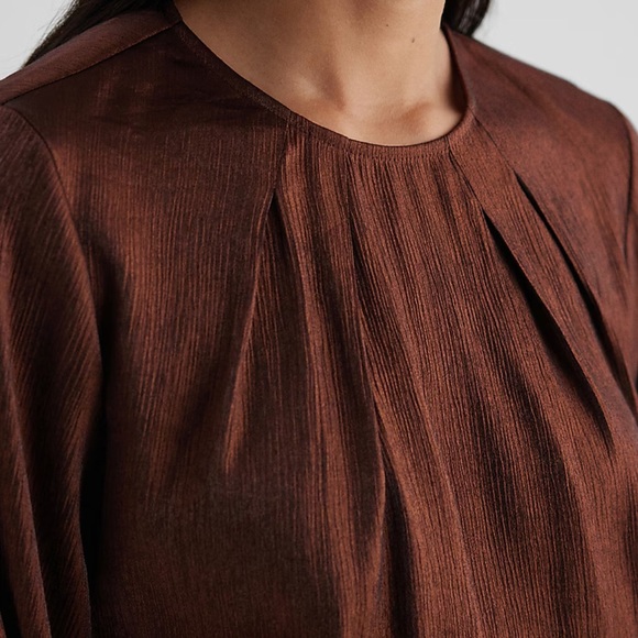 Metallic Gathered Neck Balloon Sleeve Top - Picture 3 of 11